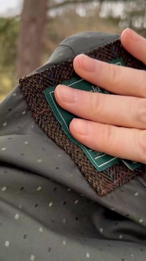 THE CELTIC GENT – Wearing Irish Heritage with Style 💪🇮🇪 Irish tweed is more than just a fabric—it’s part of Ireland’s story. Woven for centuries in Donegal, it was made to withstand the rough Atlantic weather, keeping farmers, poets, and country gentlemen warm and well-dressed. Over time, it became a mark of craftsmanship and character, worn by those who appreciate quality with a bit of heritage behind it. In this video, we bring that tradition into the present. A well-cut tweed vest and jack