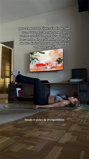 Le fameux « toe tap » un exo formidable pour ton centre, il engage le transverse, le périnée, le plancher pelvien, puis toute la ceinture abdominale par addition, même le dos 🫶🏼 On va essayer d'expirer sur la remontée en creusant le bas-ventre un maximum ! Dans l'autre sens ça le fait aussi, tu peux d'ailleurs t'amuser à varier le sens de la respiration et voir là où tu engages le plus ! C'est tiré d'un cours sur le studio en ligne évidemment sur @BBA Studio 🥰 il s'appelle « Quick abdos » et 