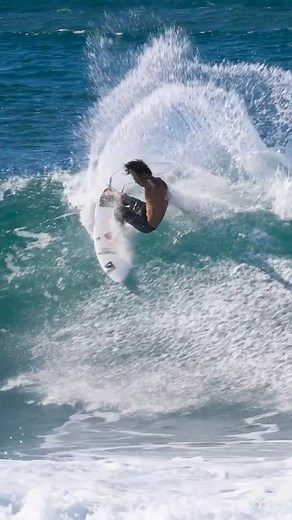 59K views · 1.3K reactions | Surfer gets 3 incredible turns on this wave Check out LINK IN BIO for more RADNESS 酪 @shion_crawford *make sure to check them out 酪DM if you want some drone footage of you! Mahalo 酪#surf #surfing #surfer Bigwave surfing surf surferDM for credit or removal request ( no copyright intended ) All rights and credits reserved to the respective owner(s) | Surf Above | Facebook