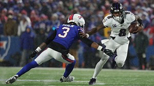 Which NFL players have worn guardian caps in games? Who is required to wear them?