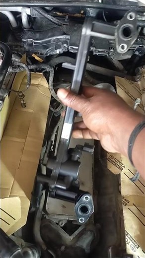 How to replaces engine rear coolant crossover tube.2015 .V8.5.0 LAND ROVER LR4