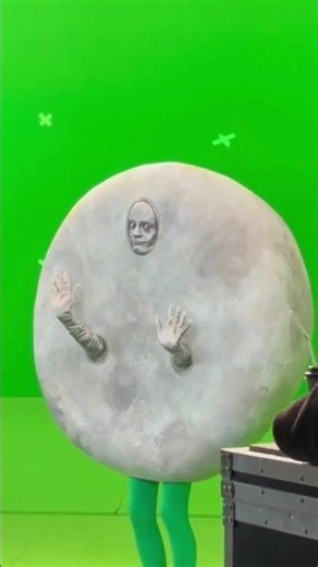 The Moon sings "Telescope" | Horrible Science Series 2 behind the scenes