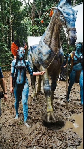 Aleksandr Gorbachev | AIGorbachev on Instagram: "Pandora is real, it’s just a bit messier than you thought... 🌿 Most people think «Avatar» is 100% computer graphics, but look at this! Real mud, incredible prosthetic makeup, and a massive physical model for the actors to interact with. This is where the magic happens—at the intersection of raw reality and high-end technology. Seeing Neytiri and Jake Sully feeding a creature from Pandora on a «dirty» set makes you appreciate the craft even more. 
