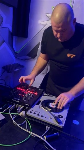 DJ Flux - Reloop Spin Portable Turntable #SCRATCH - Realita Prague 2026