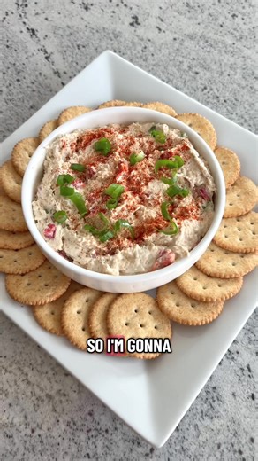 🦀 Crab dip 2 ways just in time for the Super Bowl 🏈 No Bake Crab Dip Ingredients • 8 oz cream cheese, softened • 2 green onions, thinly sliced (reserve 2 Tbsp for garnish) • 6 oz lump crabmeat, drained • ½ cup grated Parmesan cheese • ¼ cup roasted red pepper, finely chopped • 1 Tbsp ground mustard • black pepper • Old Bay • garlic powder • smoked paprika Instructions 1. In a medium bowl, mix the cream cheese, green onions (except the reserved garnish), crabmeat, parmesan cheese, ground mustar