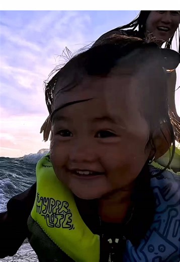 母と娘のニコニコサーフィン🏄‍♀️💖#ハワイ #横乗りファミリー #サーフィン #親子サーフィン #surf