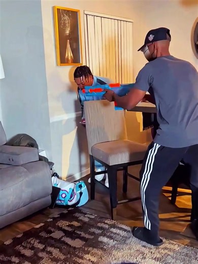 Aceh berduka Seorang pemuda terjebak selama 7 jam di tiang penyangga akibat banjir yang melanda wilayahnya di Aceh. Beruntung, warga berhasil menyelamatkannya dengan menggunakan seutas tali, membawanya ke tempat aman. - Selengkapnya kunjungi website dengan klik link di bio atau download aplikasi di AppStore dan Google Play Store.#inilahNews #banjiraceh #acehtenggelam #banjirpidiejaya #fyppppppppppppppppppppppp