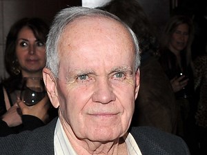 Cormac McCarthy, author of No Country for Old Men, dead at 89