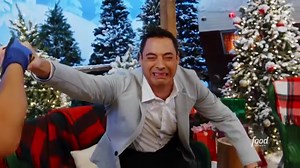 Jeff Mauro is revealing never-before-seen secrets on the set of #HolidayWars! 🎅 A special two-house season premiere starts TONIGHT at 9|8c! | Food Network