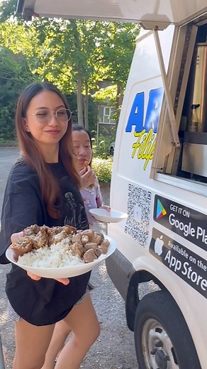 Free Lechon Paksiw To Filipino Nurses, Basta May dalang plato. #followersreels #foodreactionvideo #freefood #lechonpaksiw #everyonefollowers | Ariels Pinoy Food Truck UK