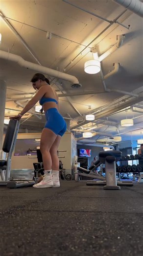 Tina - CPT & Nutrition Coach on Instagram: "Have you tried this? If not, you should!! We’ve been doing it for the last 4 weeks in GGE and it was a fan favourite🔥 Speaking of GGE- we’re starting a NEW training phase this upcoming Monday Feb 9 (this is always the BEST time to hop on, so you can experience the new phase in full). I posted the phase overview yesterday so if you join this week - you’ll have time to settle-in, watch the overview, and get ready to lock-in with us by the 9th!💪🏽✨ COMM