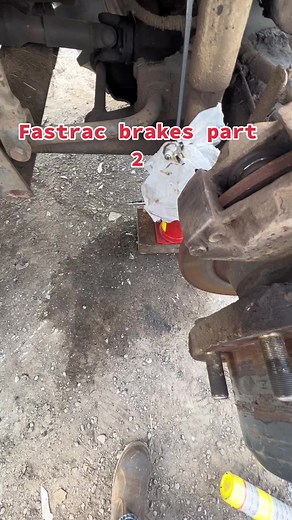 Fastrac brakes part 2 #fitter #bodge #dirtyhandscleanmoney #mechanic #diy #tractor #tractors #snapon #jcb #fastrac