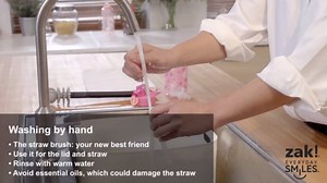 Zak Designs Sonic the Hedgehog Water Bottle for Travel and At Home, 19 oz Vacuum Insulated Stainless Steel with Locking Spout Cover, Built-In Carrying Loop, Leak-Proof Design (Sonic)