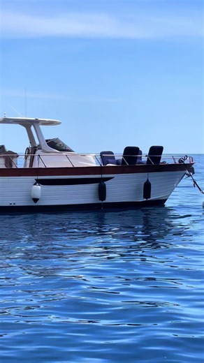 Cinque Terre boat tours 🍋 Discover Riomaggiore, Manarola, Corniglia, Vernazza and Monterosso in a single day with private boat tours! #cinqueterre #barca #estate #perte #summer