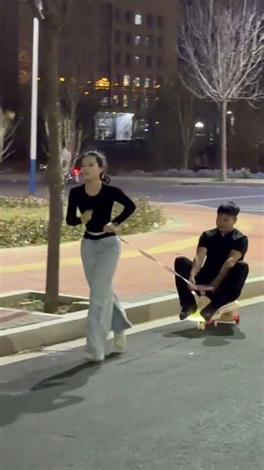 The person who pulled the cart lost 30 pounds in 30 days and even got a slender waist#A pa
