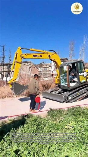 Safety Last Craziest Way to Unload an Excavator: Operator Risk Everything with This Unsafe Unloading