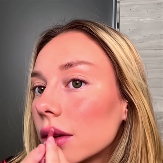 Ester Expósito Makeup Tutorial