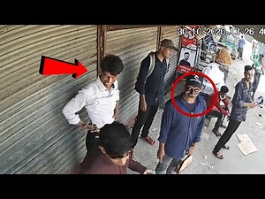 अचानक मुस्कुराने लगा वो.......