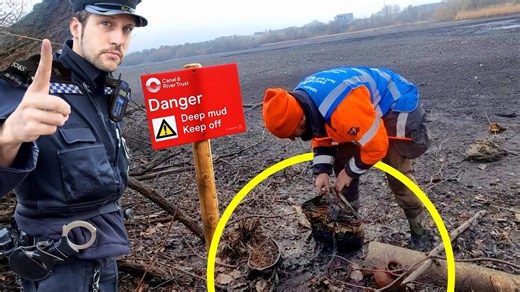214K views · 3.5K reactions | MYSTERY bags brings POLICE to the drained Reservoir  A permit is required to Mudlark by law, more information can be found at www.pla.co.uk #mudlarking #archaeology #treasurehunt | Si-finds Thames Mudlark | Facebook