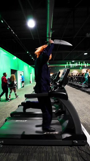 🎃 👻 KILLER EXERCISES FOR YOUR HALLOWEEN WORKOUT 👻🎃 Save this and tag someone to make some spooky Halloween gains 🎃 Ever wondered what happened when Chucky grew up and went to the gym FULL WORKOUT: Warm Up: 15 mins Cardio- Victim Chasers Cable Victim Stabbers: 3 sets x 15 reps Dead Weight Drags: until failure Stranglers: 3 sets x 12 reps Dead Risings: 5 x 5 Hide the Evidence: Until Failure Cool Down: Corpse Pose 📸 #halloween #halloweenworkout #spookysession #spookyworkout #chucky #michaelmy