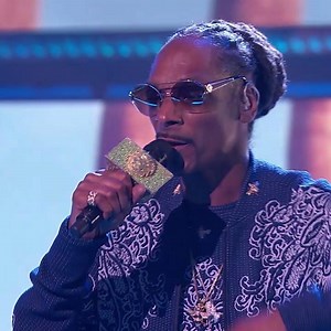 125M views · 667K reactions | Snoop Dogg came through the Apollo Theater like only he can! | Steve Harvey | Facebook