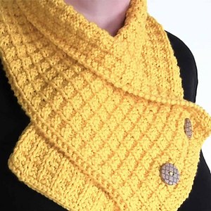 Knit a Waffle Neck Warmer Scarf inspired by Stranger Things