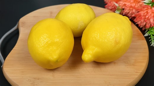 10-Minute Lemon Ice Cream – Quick, Easy, and No Baking Required!