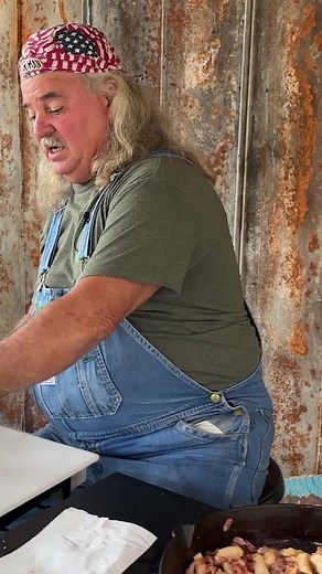 Cornbread Dressing Part 3 | Bruce Mitchell