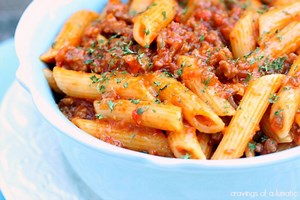 288K views · 503 reactions | This ROASTED RED PEPPER AND ITALIAN SAUSAGE PASTA is super easy to make and packed with flavour. The addition of Italian Sausage makes this incredibly filling! Printable Recipe: https://www.cravingsofalunatic.com/roasted-red-pepper-and-italian-sausage-pasta/ | Cravings of a Lunatic | Facebook