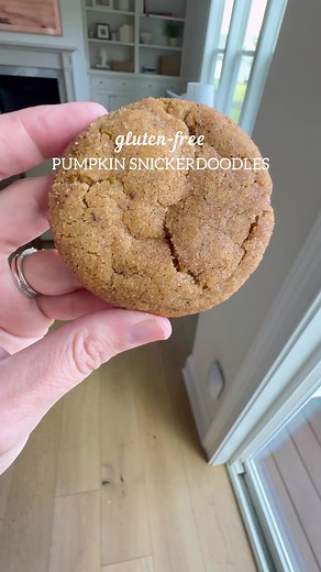CHEWY GF Pumpkin Snickerdoodles! 🧡 Want a gluten-free pumpkin cookie that is CHEWY rather than cakey? You’re in the right place! Welcome to my series on 10 Favorite Gluten-Free Pumpkin Recipes- episode 2. My #1 tip — pat the pumpkin puree dry to remove extra moisture to ensure chewy cookies. Plus these cookies have rich brown butter and pumpkin spice for amazing flavor! You can also search “meaningful eats pumpkin snickerdoodles” on google for the recipe OR find it linked in my bio. https://mea
