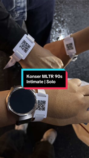 Bukan sekadar konser… ini perjalanan waktu. 🎶✨ MLTR The 90’s Intimates di Solo berhasil menghidupkan kembali ribuan kenangan dalam satu malam yang nggak akan mudah dilupakan. Setiap nada, setiap lirik, dan setiap interaksi di atas panggung terasa tulus dan begitu dekat dengan hati penonton. Melihat satu venue bernyanyi bersama tanpa sekat generasi adalah bukti kalau musik MLTR bukan cuma lagu… tapi bagian dari cerita hidup banyak orang, termasuk kami yang hadir malam itu. MLTR sudah membawa nos