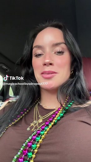 Magicschoolbusdropout (@magicschoolbusdropout777)’s video of the volume inside of this bus