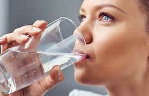 4 conseils pour boire de l'eau plus facilement (testés et validés) - Elle