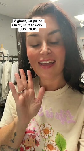 A little ghost girl just pulled my shirt at work! #ghost #ghosts #paranormal #paranormalactivity #paranormaltiktok #spooky #ghostencounter #worklife #workproblems #kids #haunted #hauntedtiktok