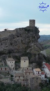 29K views · 1K reactions | Il castello medievale di Roccascalegna è uno dei più suggestivi e possenti d'Abruzzo, in provincia di Chieti, sorge su uno sperone roccioso da cui domina il borgo. #viaggiaconwallace #borghidaraccontare #abruzzo | Viaggia con Wallace | Facebook