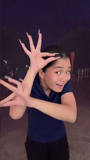 Mesmerizing Finger Dance to 'Birds Dance' Elegant Hand Movement Performance
