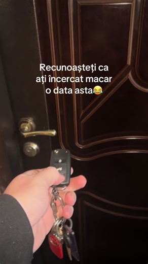 Cine recunoaște ca a incercat macar o data sa deschida total altceva cu cheia mașinii 😂😂 #reparatiicheiauto #deblocariauto #craiova #cheiauto #smartkey