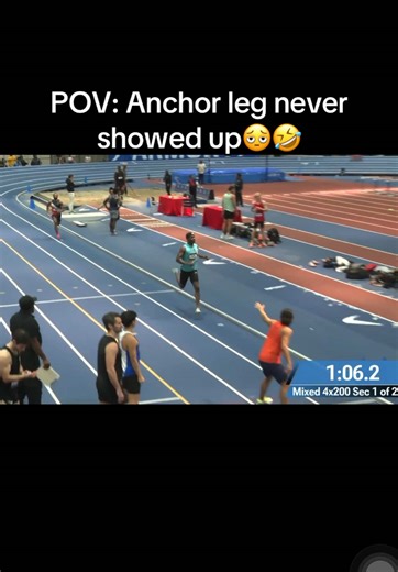 I should’ve kept running 😂 (Anchor leg spikes wasn’t allowed on the track) #track #indoortrack #fail