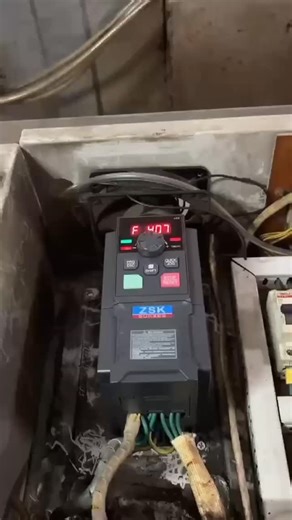 Izin menawarkan produk kami😊🙏🏻 Produk Inverter Merek ZSK dengan garansi 1 tahun Ready stock Input 1phase 220V ouput 3phase 220V 0.75KW - 7.5 KW Input 3phase 380V ouput 3phase 380V 0.75KW - 800 KW Input 1phase 220V output 3phase 380V 1.5KW - 37 KW - Harga bisa nego - Free setting - Bisa kirim dalam negeri/luar negeri - Free pemasangan khusus daerah cikarang dan bekasi - Dilengkapi dengan manual book lengkap - Bisa order manual / marketplace shopee,tiktok,tokopedia - Free ongkir sepulau jawa - 