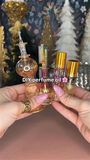 Bailey | Vintage Decor + DIY Ideas on Instagram: "Let’s make a perfume oil 💕 What you’ll need: A carrier oil (I used apricot, but you could also use jojoba, castor or coconut oil) Essential oils or perfume The key to making a good perfume oil is to layer your scents. Those little perfume vials you get as free samples are so perfect for this, and if you mix them with a carrier oil you can make them last so much longer. I love making my own perfume oil because I can customize my scent and also pu
