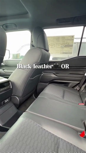 Black leather or Java leather in the Land Cruiser… which one are you picking? 👇