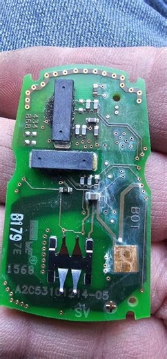 Toronto. Water damaged BMW car key fob remote circuit repair. #repair #carkeyreplacement