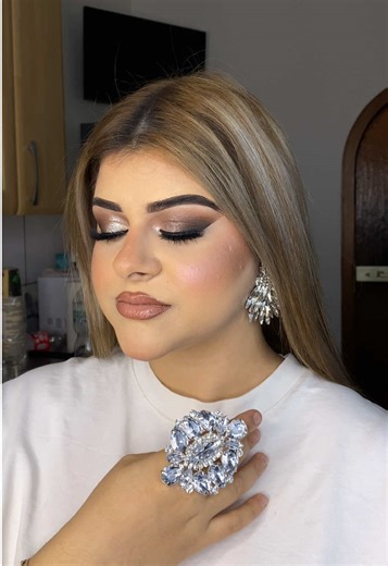 Brown Smoky Eye Tutorial for Stunning Makeup Looks