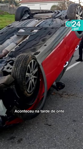 G24noticias on Instagram: "🚘 BAIONA Un home duns 70 anos envorcou o seu coche tras impactar cunha pedra que estaba na beiravía e tivo que ser rescatado Toda a información, en G24.gal e G24play.gal #Galicia #noticias #galego"