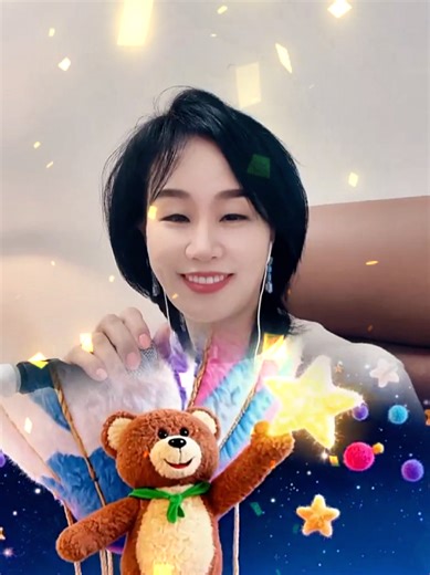 @Lisset #tiktoklive #livehighlights #livegift #youresofly #astrobear ♡우주곰의 작은 빛 ♡ 모든 별이 숨은 밤, 우주곰은 자신이 너무 작게 느껴졌어요. 하지만 도망치지 않았어요. 가슴 속을 들여다보니 아주 작은 별 하나가 여전히 빛나고 있었거든요. “이 빛으로 충분할까…” 망설이면서도 한 걸음 내디뎠어요. 어둠은 그대로였지만, 그의 발밑은 환해졌고 그 빛을 본 다른 별들도 다시 깨어났어요. 그날 우주곰은 깨달았어요. 세상을 바꾸는 건 거대한 빛이 아니라, 포기하지 않는 작은 빛이라는 걸 우리모두누구가에게항상빚을 밝히는 작은별입니다. 오늘 빋은 선물에대한느낌이야기 ㅡ박히나무작은동화ㅡ3