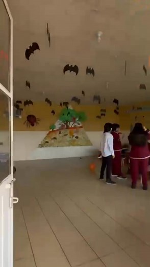 Halloween se hizo presente en la comunidad BLANTACH y nos sorprendió con los mejores arreglos en las aulas. Los estudiantes mostraron su ingenio para decorar con al temática. #Halloween #colegio #Quito #aula #decoracion | Comunidad Blantach