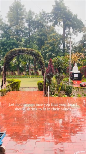 Maahajan Avnii | Absolutely no one. #absolutely#shrink#heart#hands#convince#selflove#selfworth#instaquotes#explore#explorepage# | Instagram