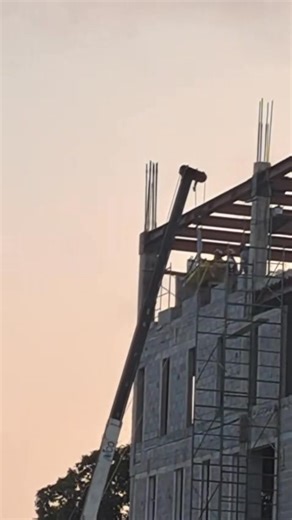 1.6K views · 19 reactions | #VIDEO  ️ Así rescataron a un obrero que sufrió una fractura en su cadera al laborar en una construcción sobre Prolongación Aguadulce a la altura de Digonal Sur Norte de Tampico; con una grúa lograron descender al masculino que se encontraba en una cuarta planta. | 10.1 El Poder de tu Imagen | Facebook