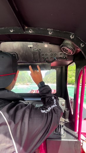 #whipit We just wanna jet boat all day, every day #boatlife #summervibes