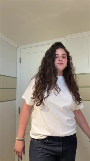 Exploring La Foule by Edith Piaf